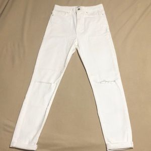 White, high waisted jeans.